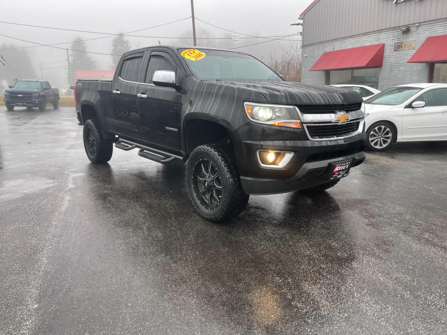 2016 Black /Black Chevrolet Colorado LT Crew Cab 4WD (1GCGTCE36G1) with an 3.6L V6 DOHC 24V engine, 6 Speed Automatic transmission, located at 547 E. Main St., Orwell, OH, 44076, (440) 437-5893, 41.535435, -80.847855 - Photo#2